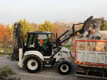 Gölbaşı Süpürgeli Kepçe